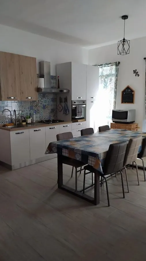 La Casa Sotto Il Fortino SantʼAntìoco 0*,  Itálie